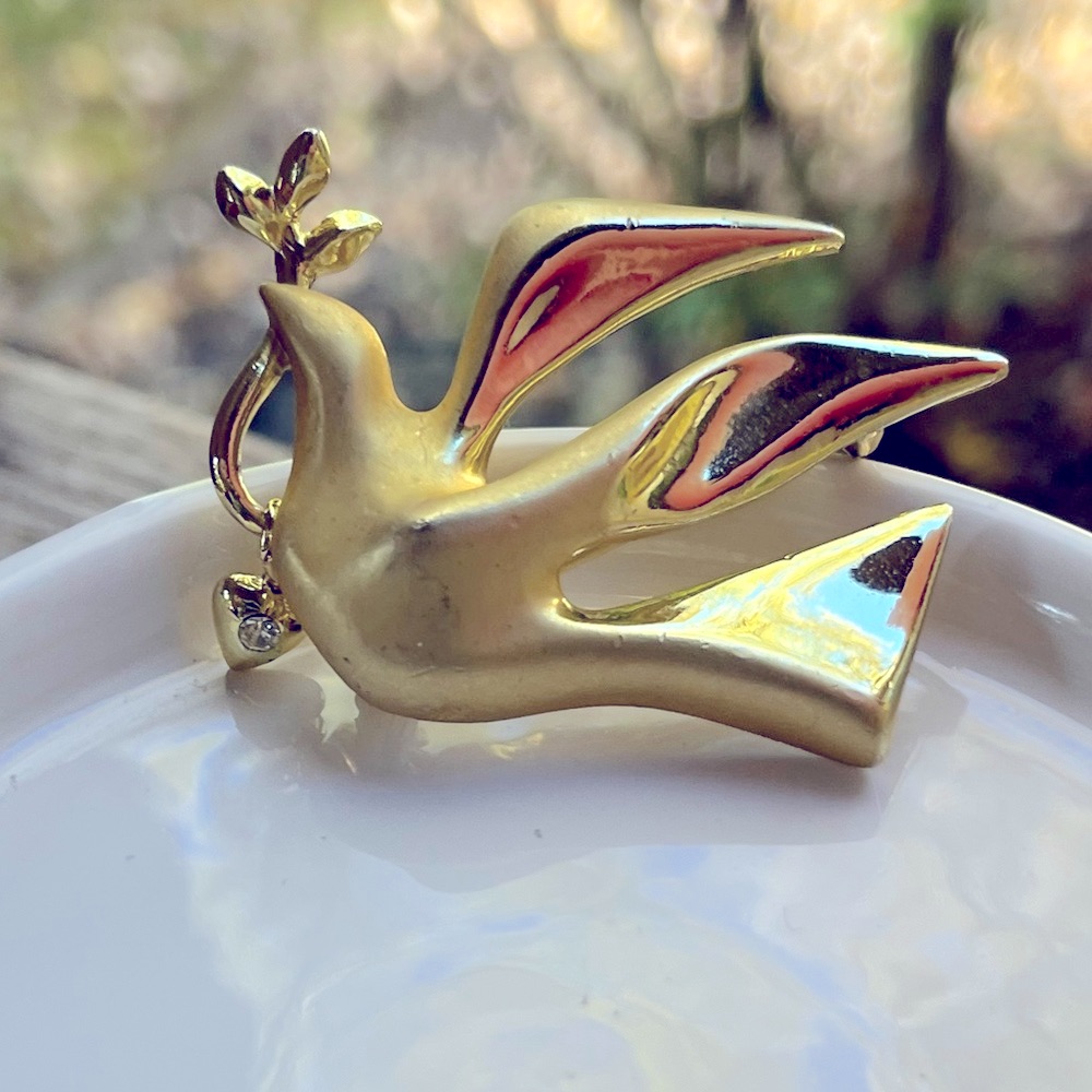 Lisner Dove Of Peace Gold-Tone With Branch & Heart W Rhinestone Accent Brooch